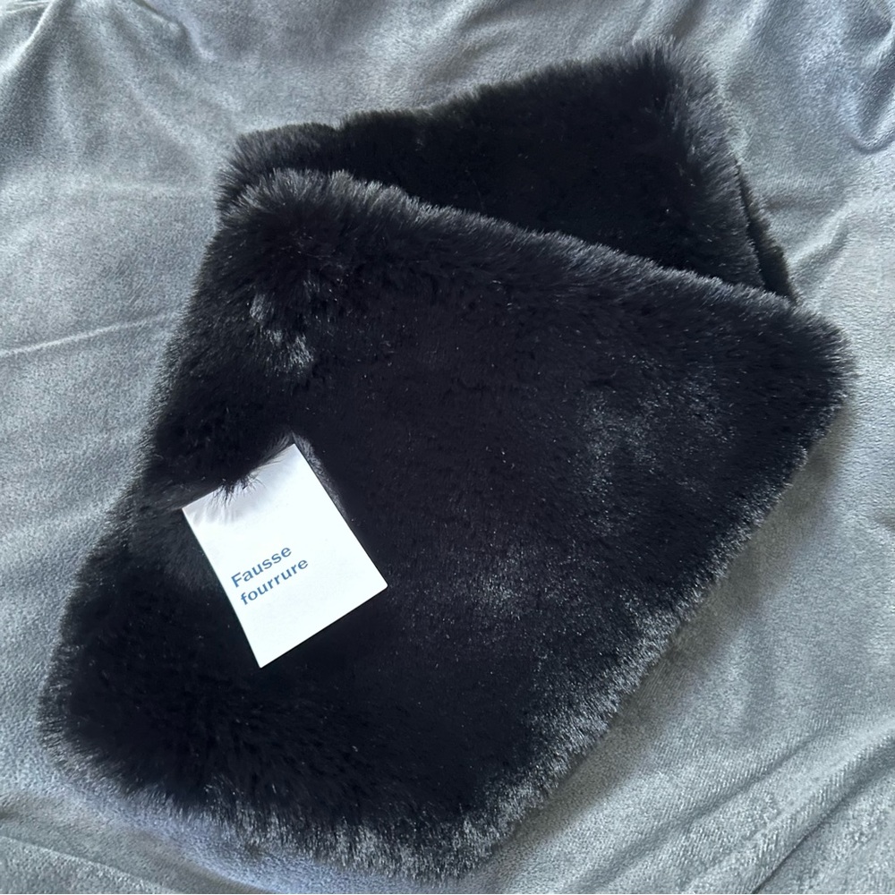 Old Navy - Black Faux Fur Infinity Scarf (NWT)